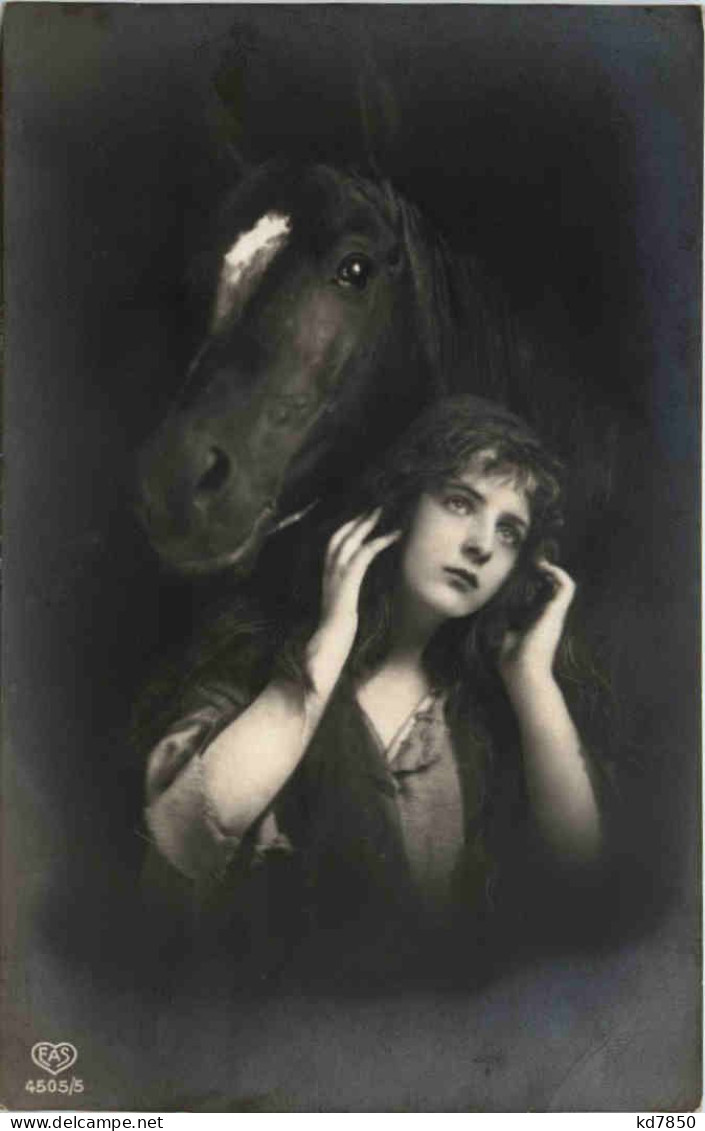 Frau Mit Pferd - Chevaux