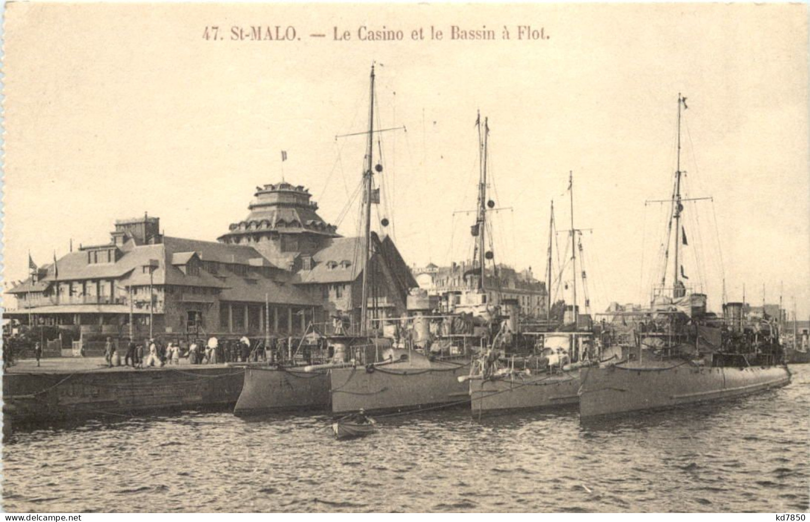 St-Malo, Le Casino Et Les Bassin A Flot - Saint Malo