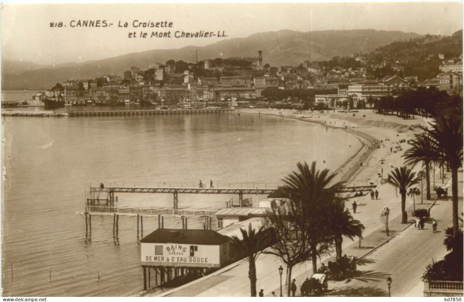 Cannes, La Croisette Et Le Mont Chevalier - Cannes