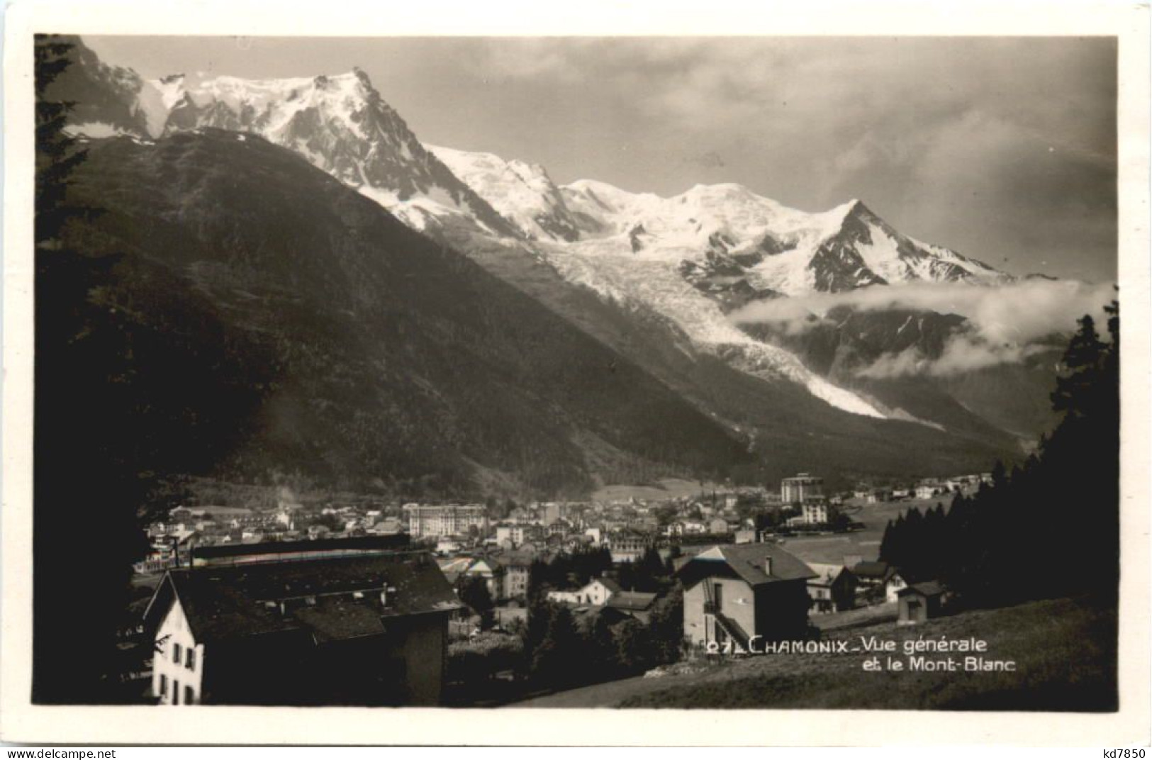 Chamonix, Vue Generale Et Le Mont-Blanc - Chamonix-Mont-Blanc
