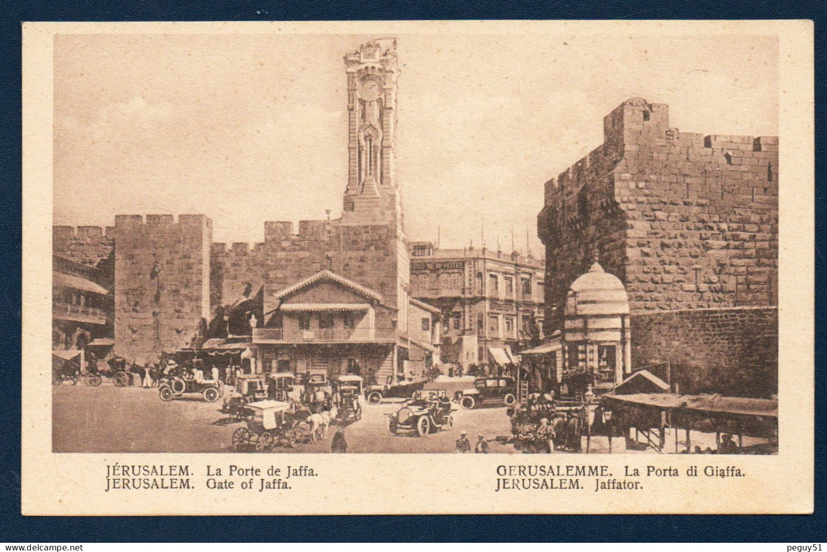 Jérusalem. La Porte De Jaffa. La Tour De L'horloge. Le Grand New Hotel. Scène De Vie Avec Voitures Années 30 Et Calèches - Palestina
