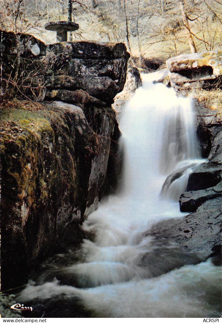 23 BOURGANEUF Cascade Des Jarreaux Cp Vierge Non Circulé éd CIM (Scan R/V) N° 26 \MS9015 - Bourganeuf