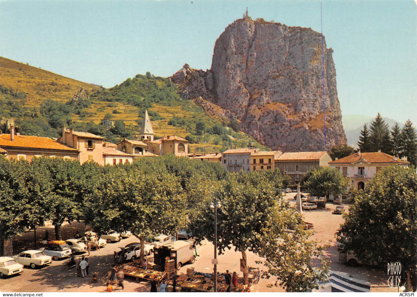 04 CASTELLANE Vue D'ensemble Et N.D Du ROC (Scan R/V) N° 17 \MS9013 - Castellane