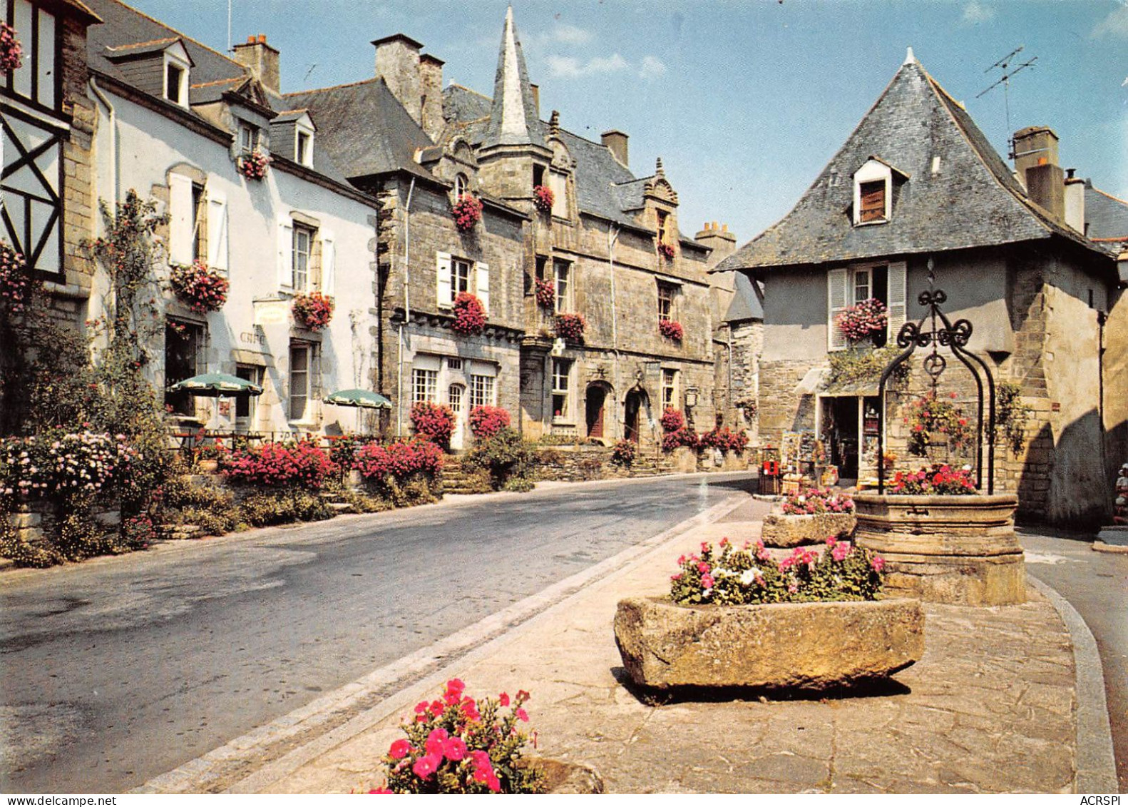 56 ROCHEFORT-EN-TERRE Le Puits Sur La Place (Scan R/V) N° 8 \MS9025 - Rochefort En Terre