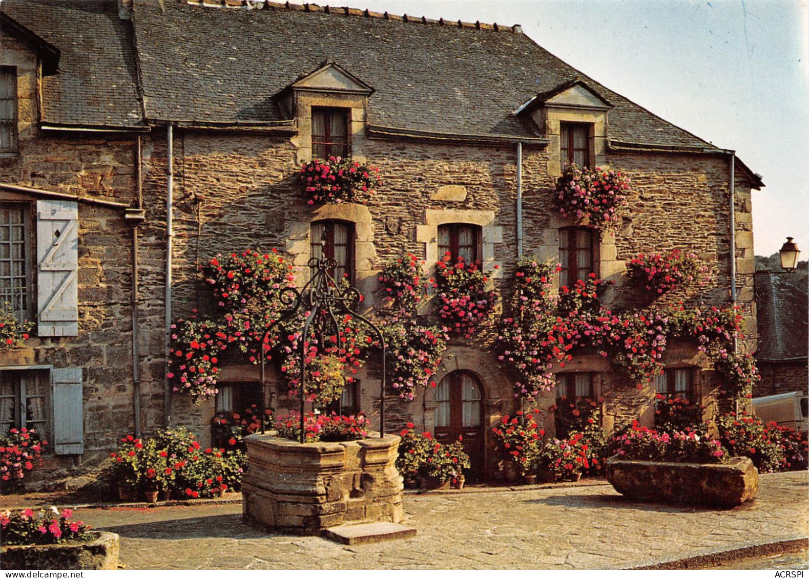 56 ROCHEFORT-EN-TERRE Place Du Puits Les Anciennes Maisons (Scan R/V) N° 3 \MS9025 - Rochefort En Terre