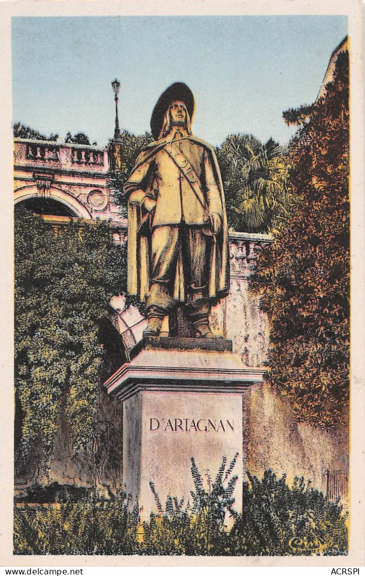 32 AUCH La Statue De D'ARTAGNAN édition Combier (Scan R/V) N° 45 \MS9074 - Auch