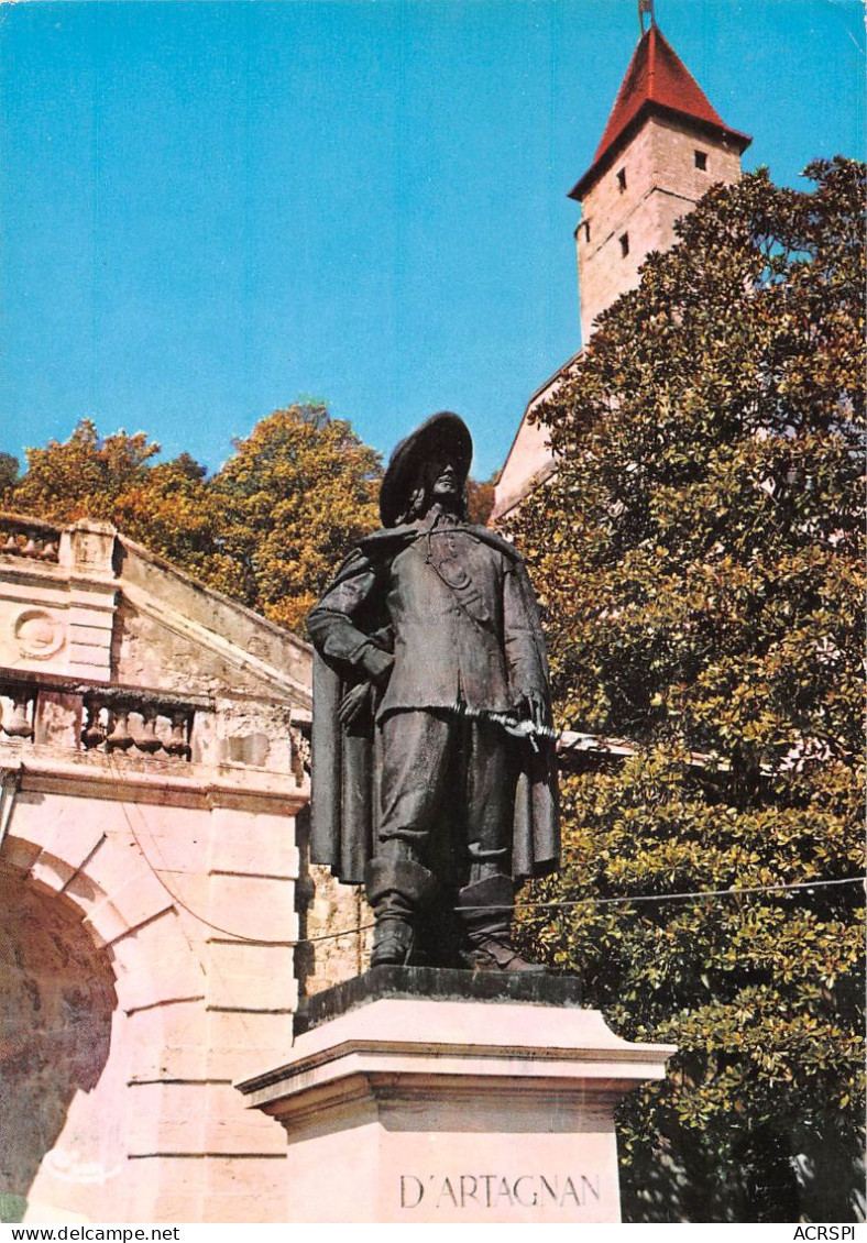 32 AUCH La Statue De D'ARTAGNAN éd CIM (Scan R/V) N° 40 \MS9074 - Auch