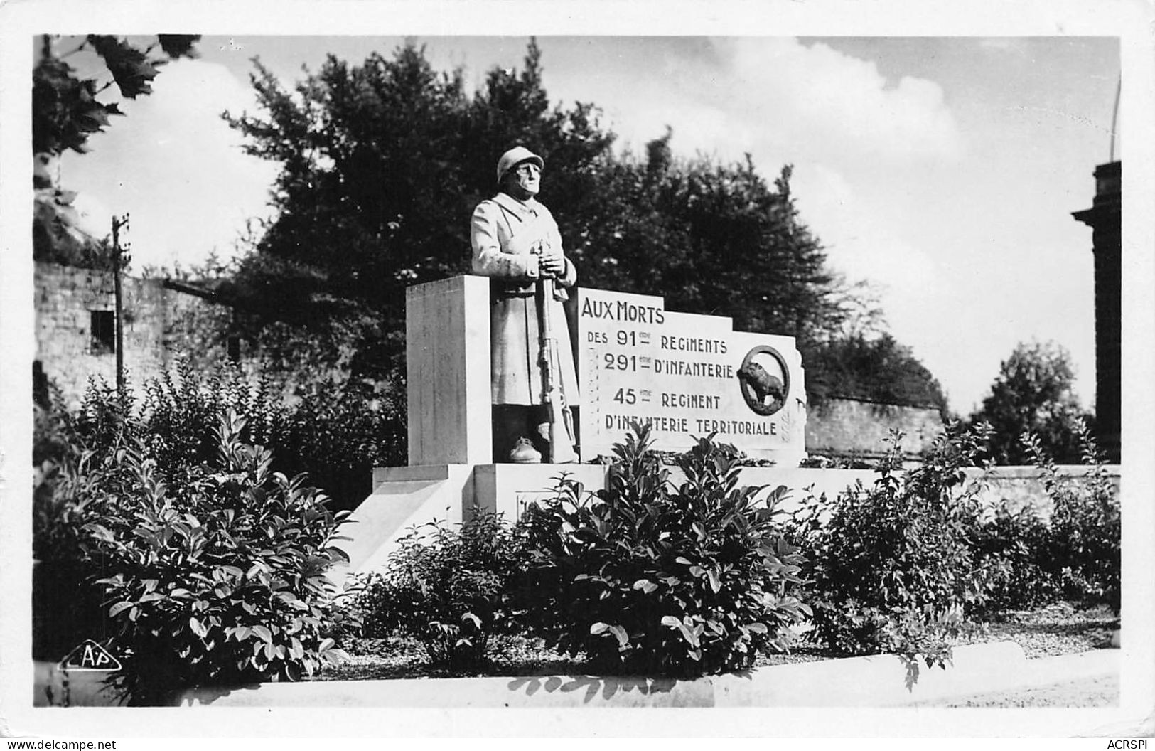 08 Charleville-Mézières Le Monument Aux Morts (Scan R/V) N° 52 \MS9070 - Charleville