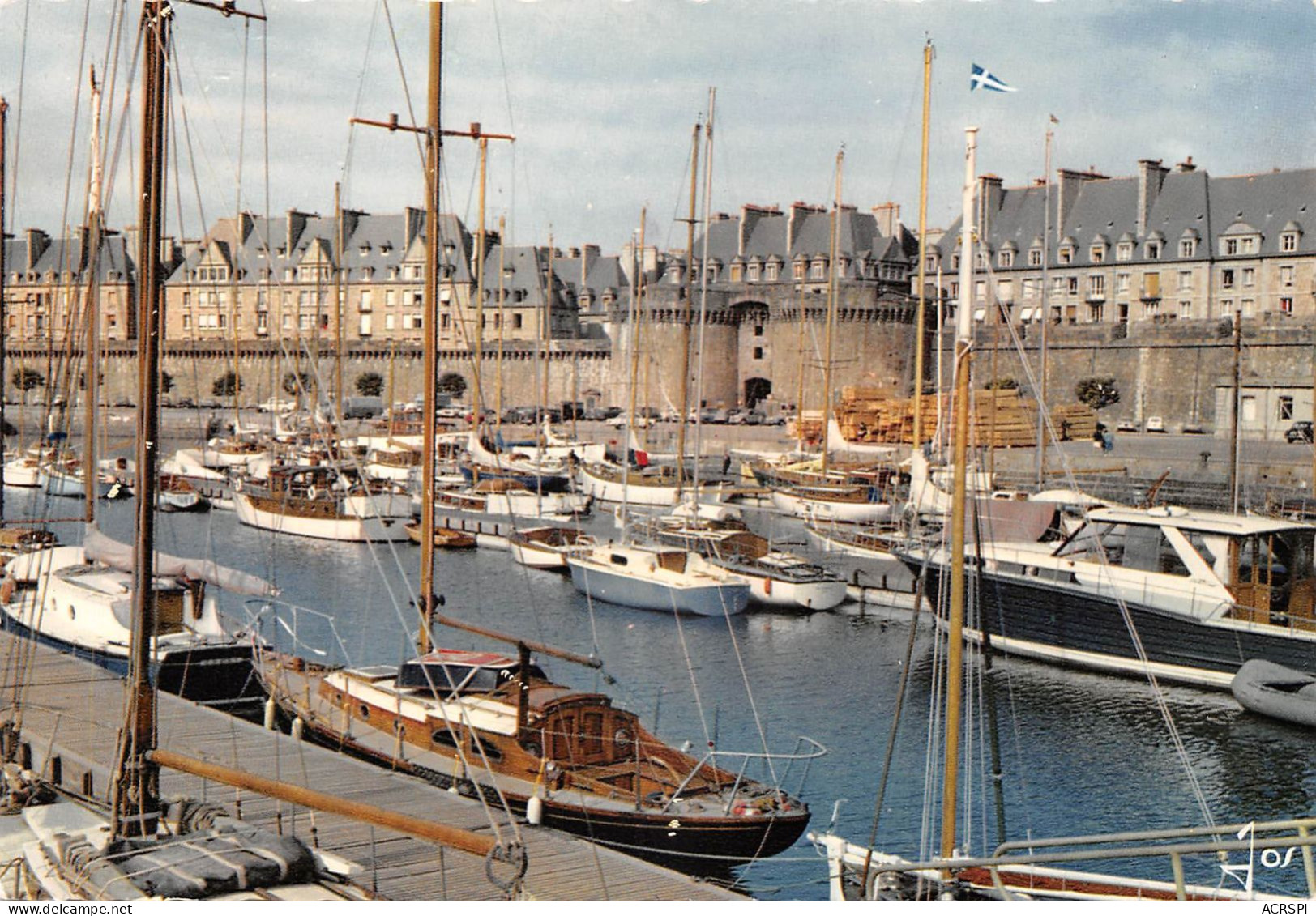 35 SAINT-MALO Le Bassin Des Yachts Et Voiliers (Scan R/V) N° 53 \MS9085 - Saint Malo