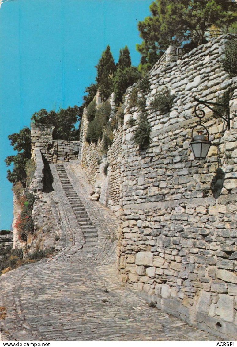 84 GORDES Une Vieille Rue (Scan R/V) N° 45 \MS9081 - Gordes