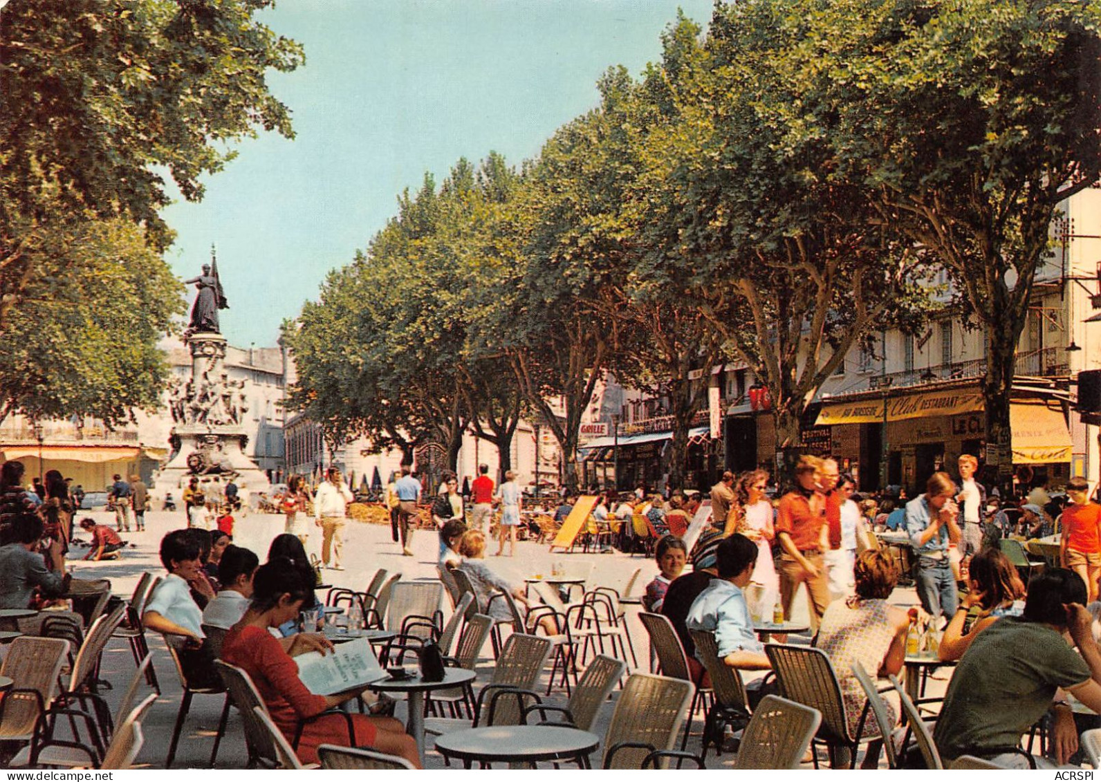 84 AVIGNON La Place De L'horloge (Scan R/V) N° 47 \MS9077 - Avignon