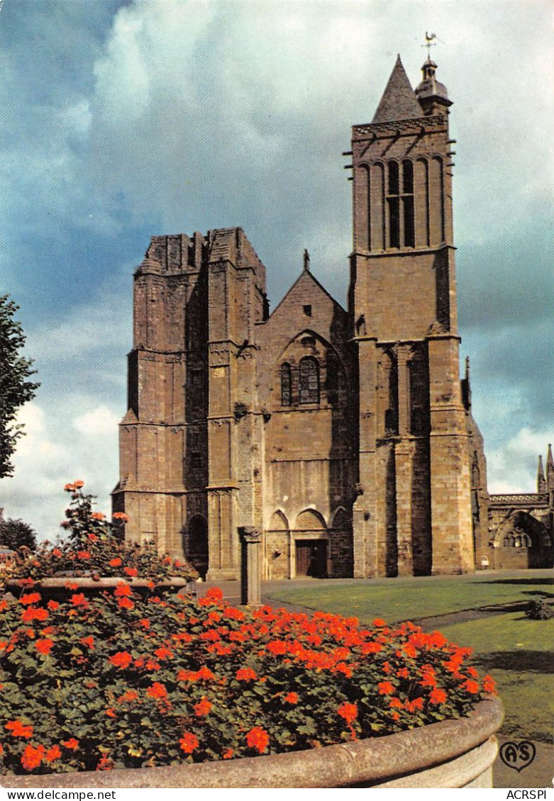 35 DOL DE BRETAGNE Façade Coté Ouest De La Cathédrale Carte Vierge Non Circulé (Scan R/V) N° 48 \MS9087 - Dol De Bretagne