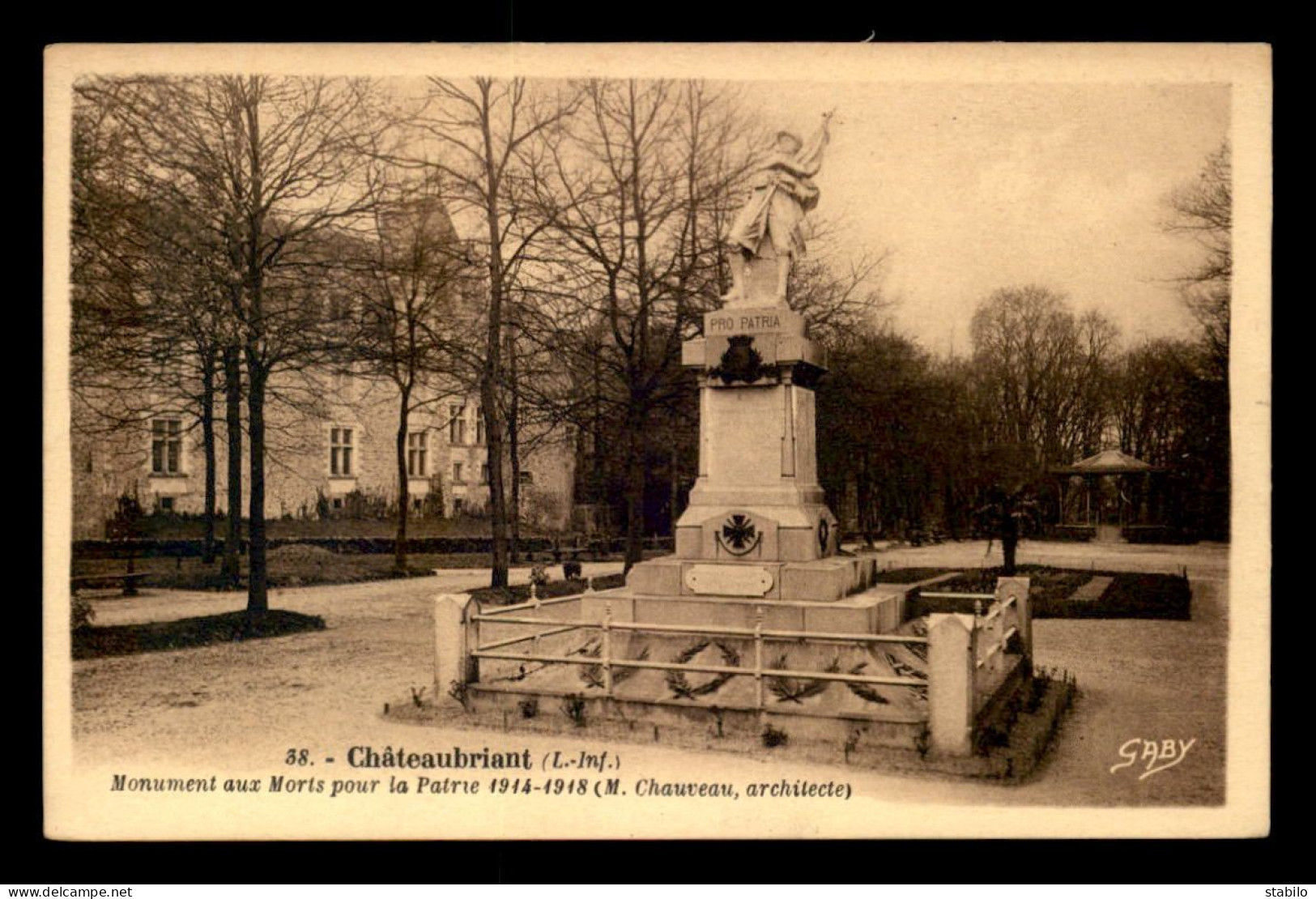 44 - CHATEAUBRIANT - LE MONUMENT AUX MORTS - Châteaubriant