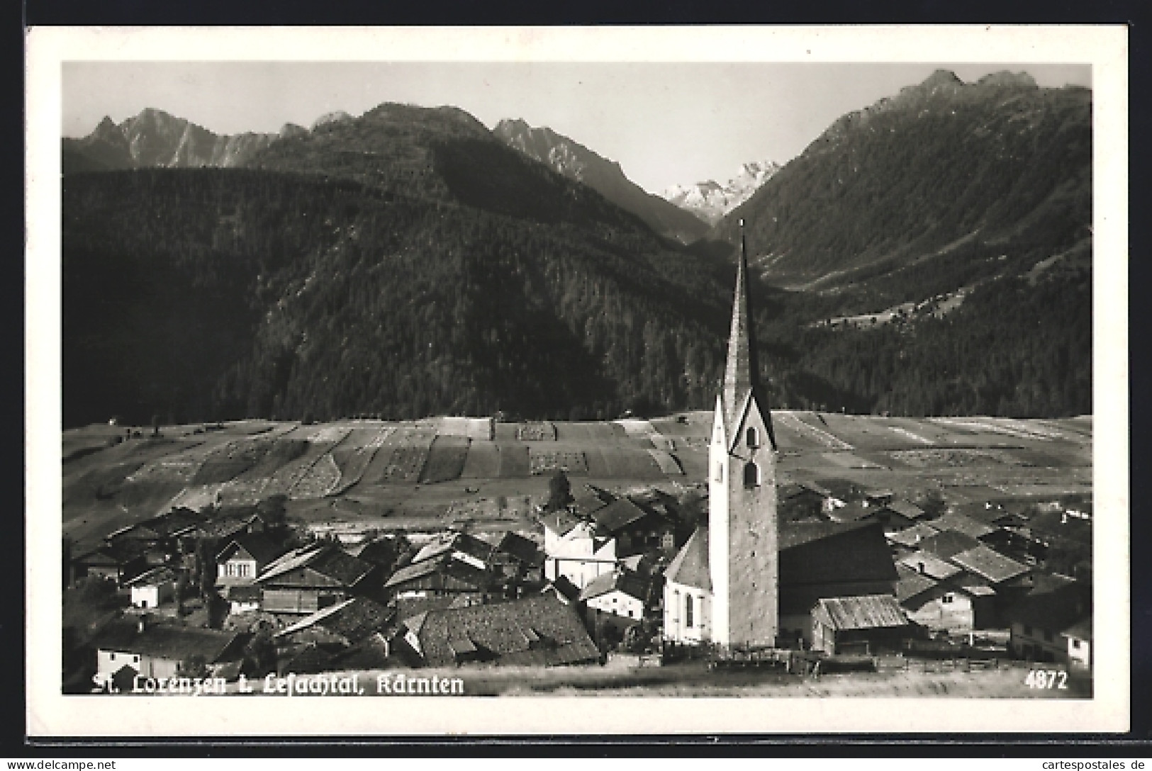 AK St. Lorenzen Im Lesachtal, Ortsansicht Mit Bergen  - Autres & Non Classés