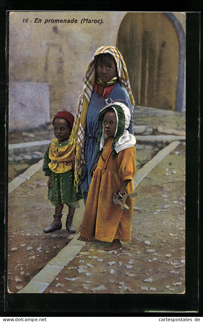 CPA En Promenade, Maroc, Drei Des Enfants  - Non Classés