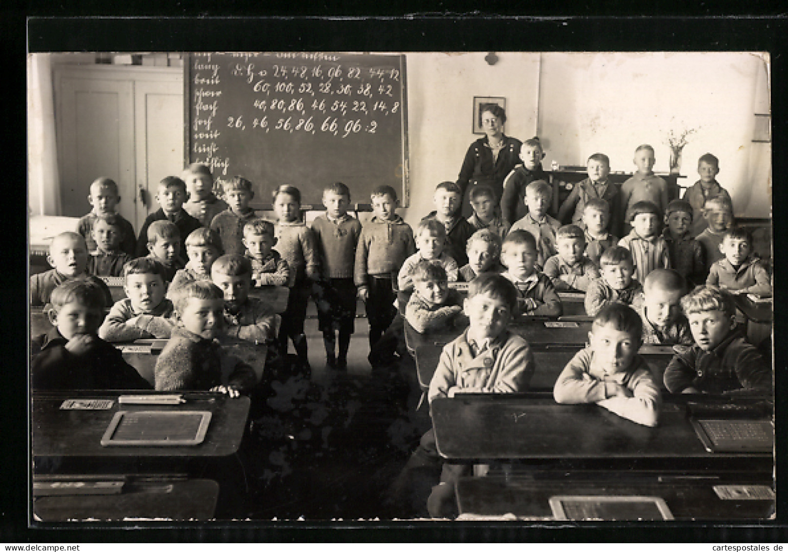 Foto-AK Schulklasse In Klassenzimmer  - Oblitérés