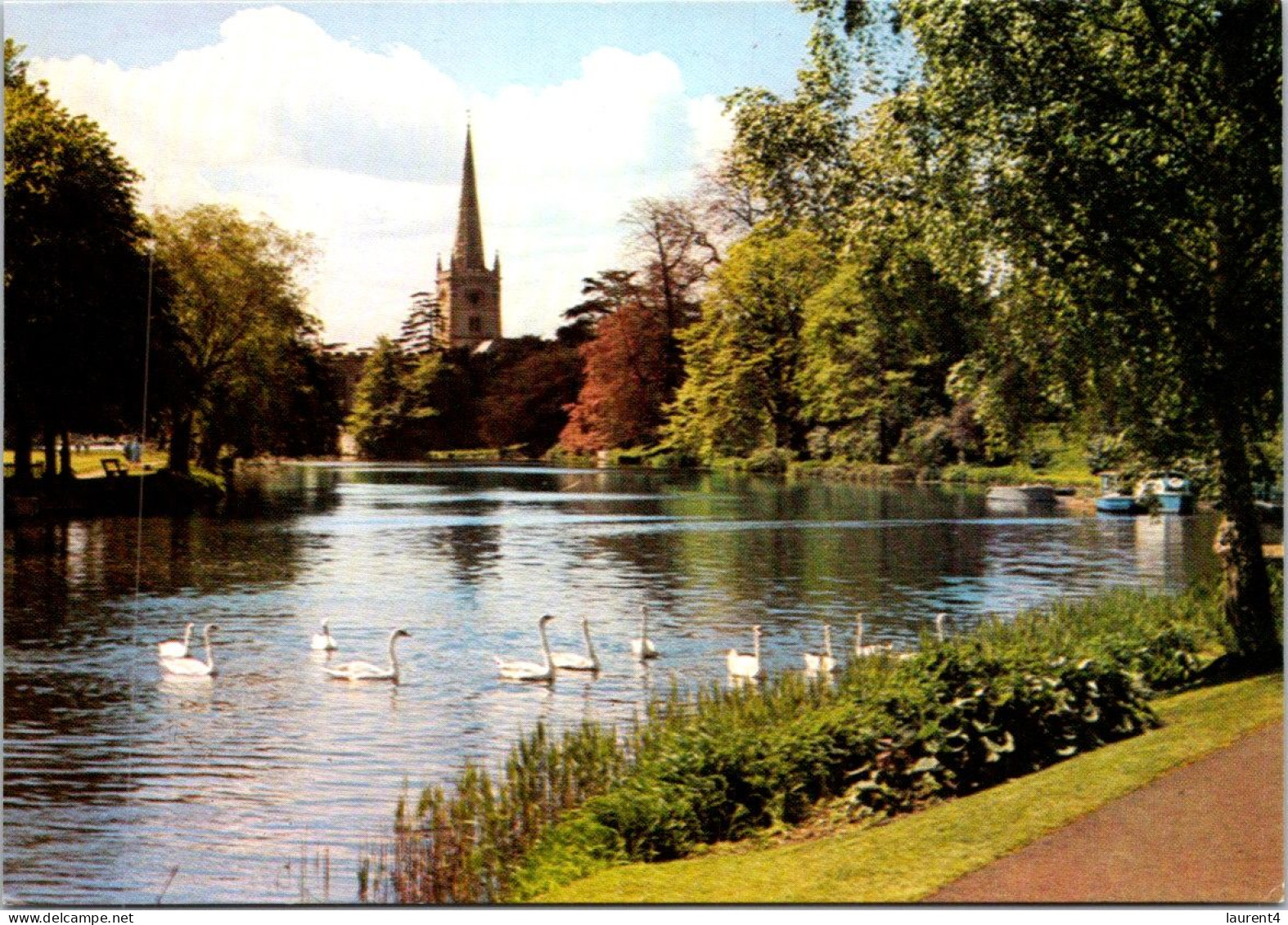 7-5-2024 (4 Z 28) UK - (2 Postcards) Straford Upon Avon (theatre + River) - Teatro