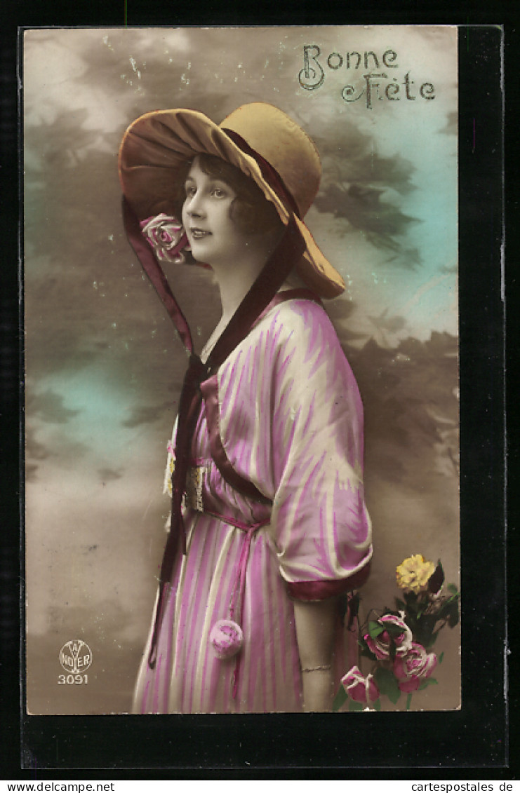 Foto-AK A. Noyer Nr. 3091: Junge Dame Im Rosanen Kleid Mit Sonnenhut Und Rosenzweig  - Photographs