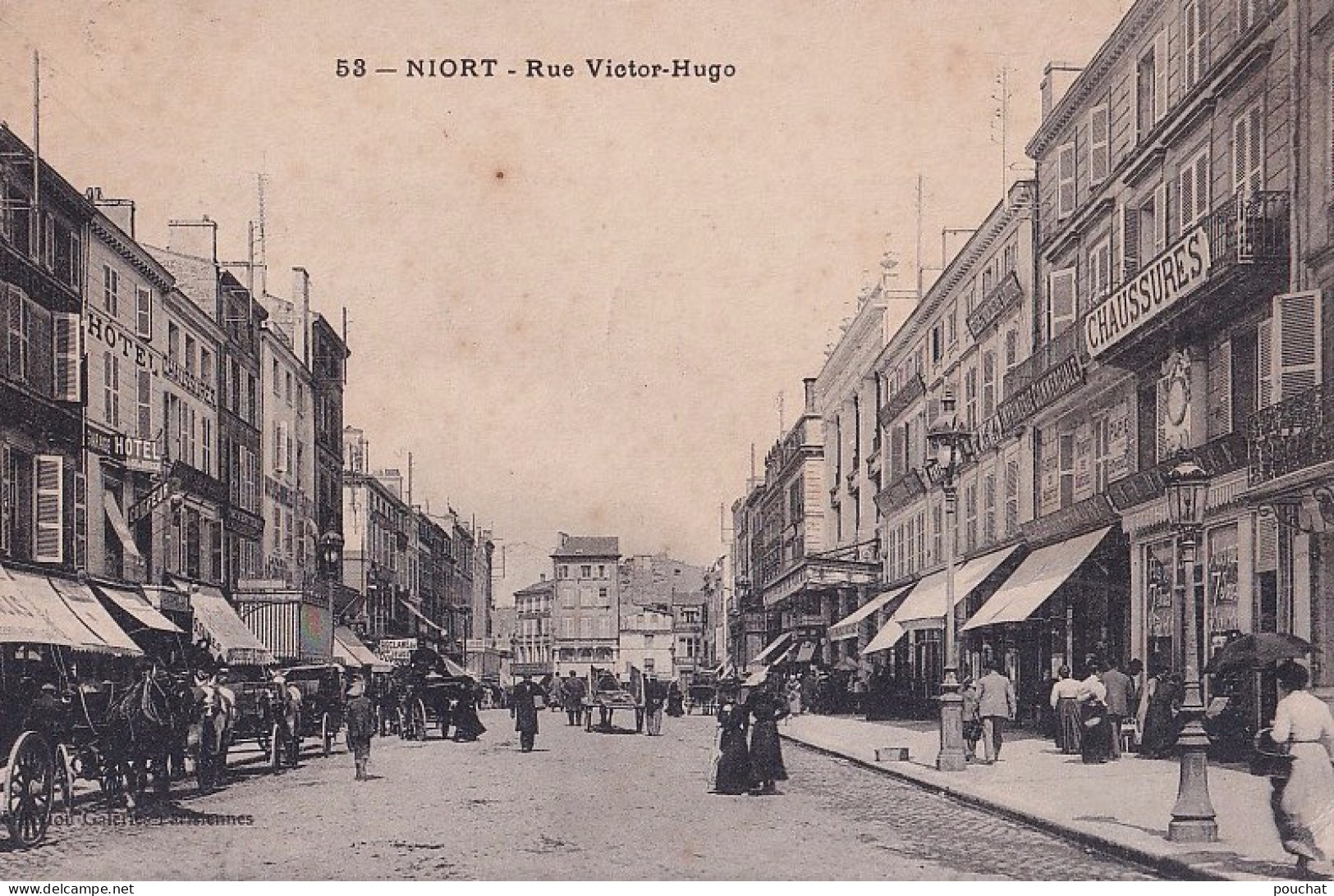 C12-79) NIORT - RUE VICTOR  HUGO - EN 1909  - ( 2 SCANS ) - Niort