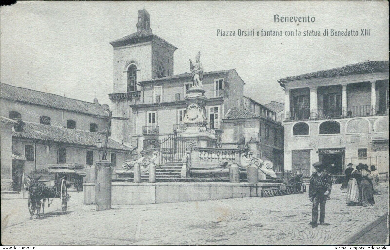 V760 Cartolina Benevento Citta'  Piazza Orsini E Fontana Campania - Benevento