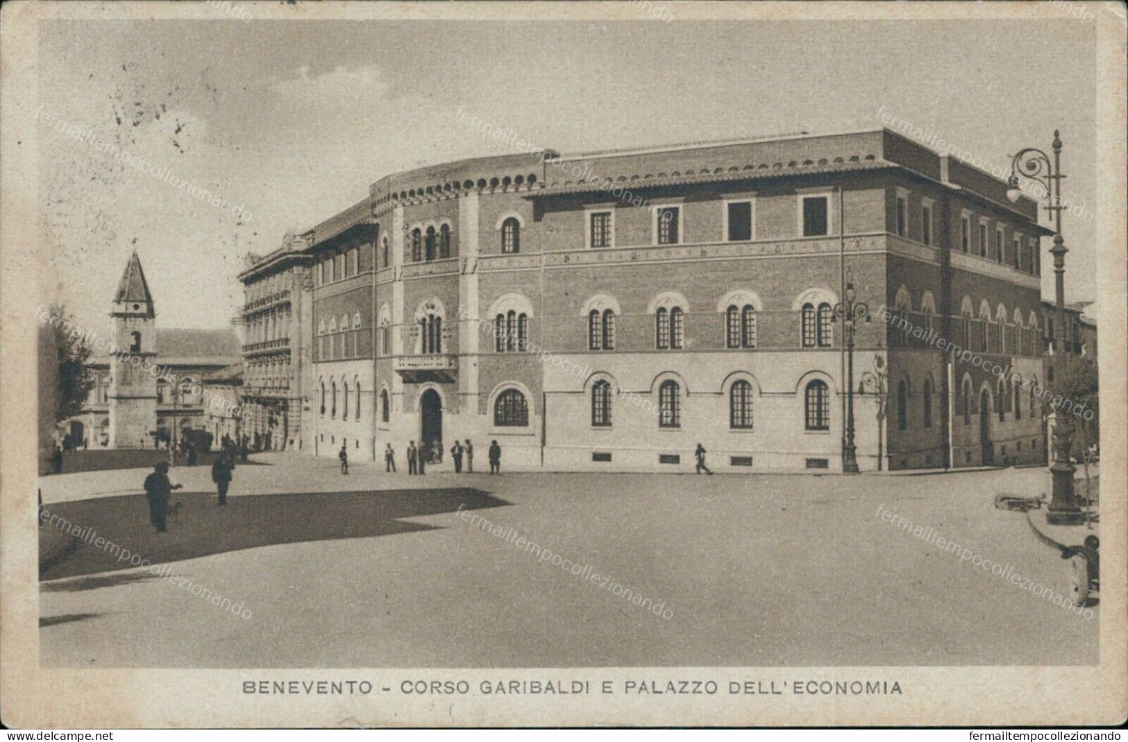 V757 Cartolina Benevento Citta' Corso Garibaldi E Palazzo Dell'economia Campania - Benevento