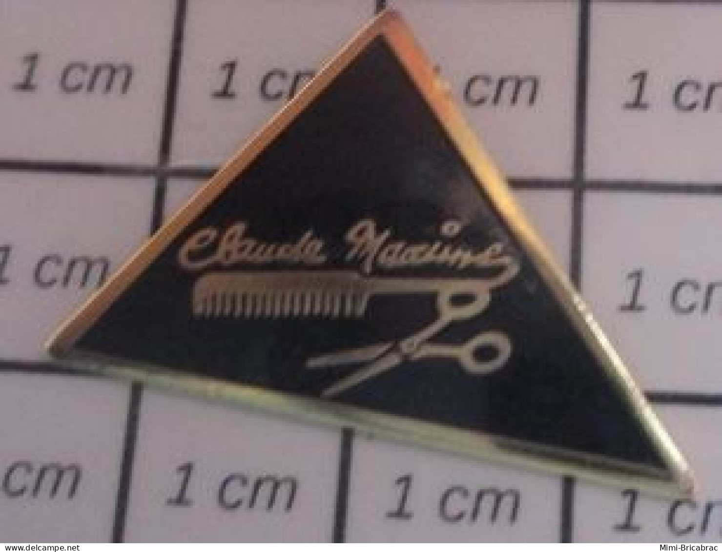 1818A Pin's Pins / Beau Et Rare / MARQUES / COIFFEUR CLAUDE MAXIME  COIFFURE CISEAUX PEIGNE - Trademarks