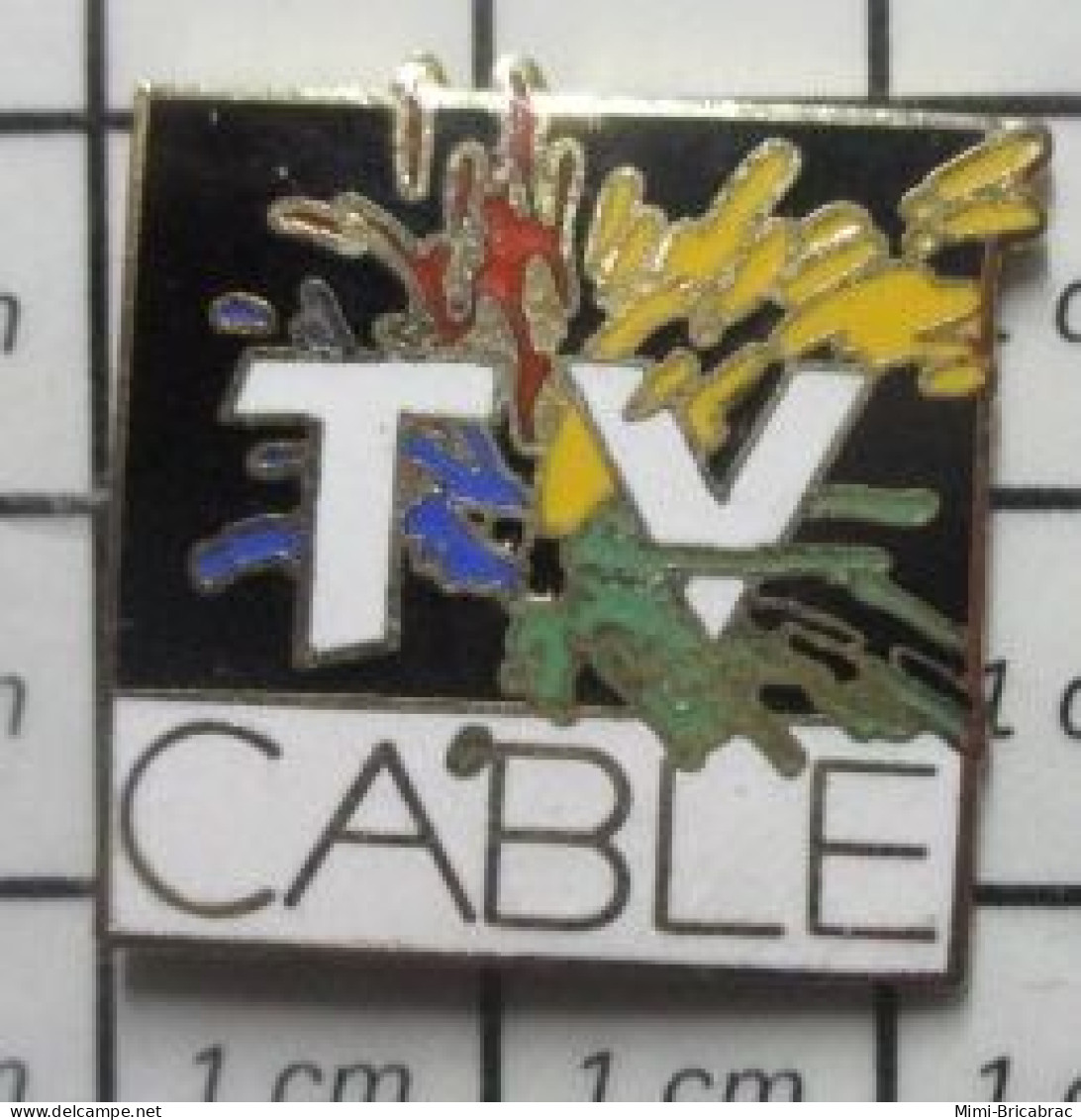 1818A Pin's Pins / Beau Et Rare / THEME : MEDIAS / MAGAZINE TV CABLE EXPLOSION DE COULEURS - Medios De Comunicación
