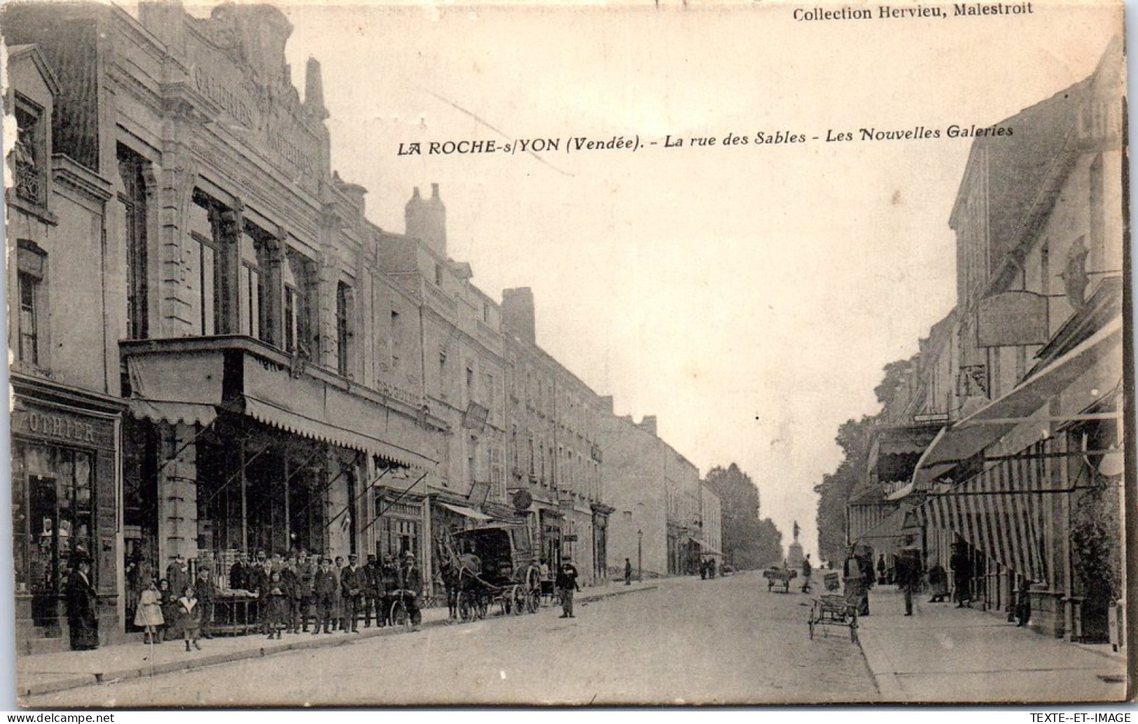 85 LA ROCHE SUR YON - La Rue Des Sables, Nouvelles Galeries - La Roche Sur Yon