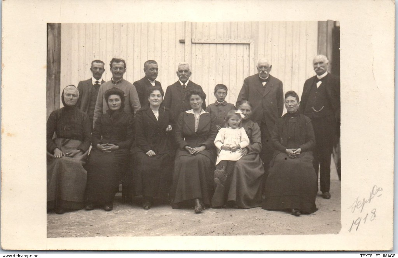 45 MALESHERBES - CARTE PHOTO - Famille Dourze Sept 1913 - Malesherbes