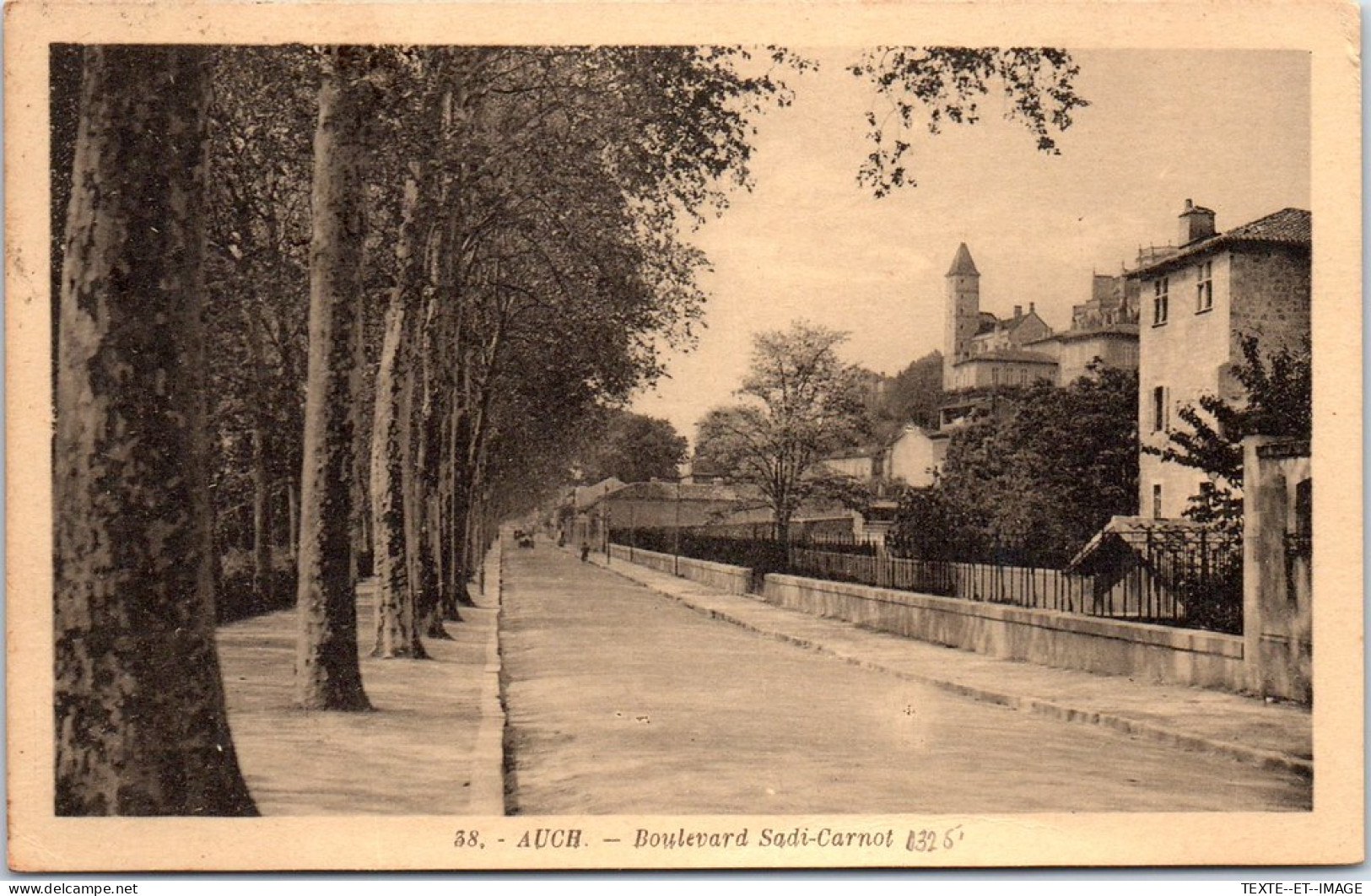 32 AUCH - Le Boulevard Sadi Carnot  - Auch