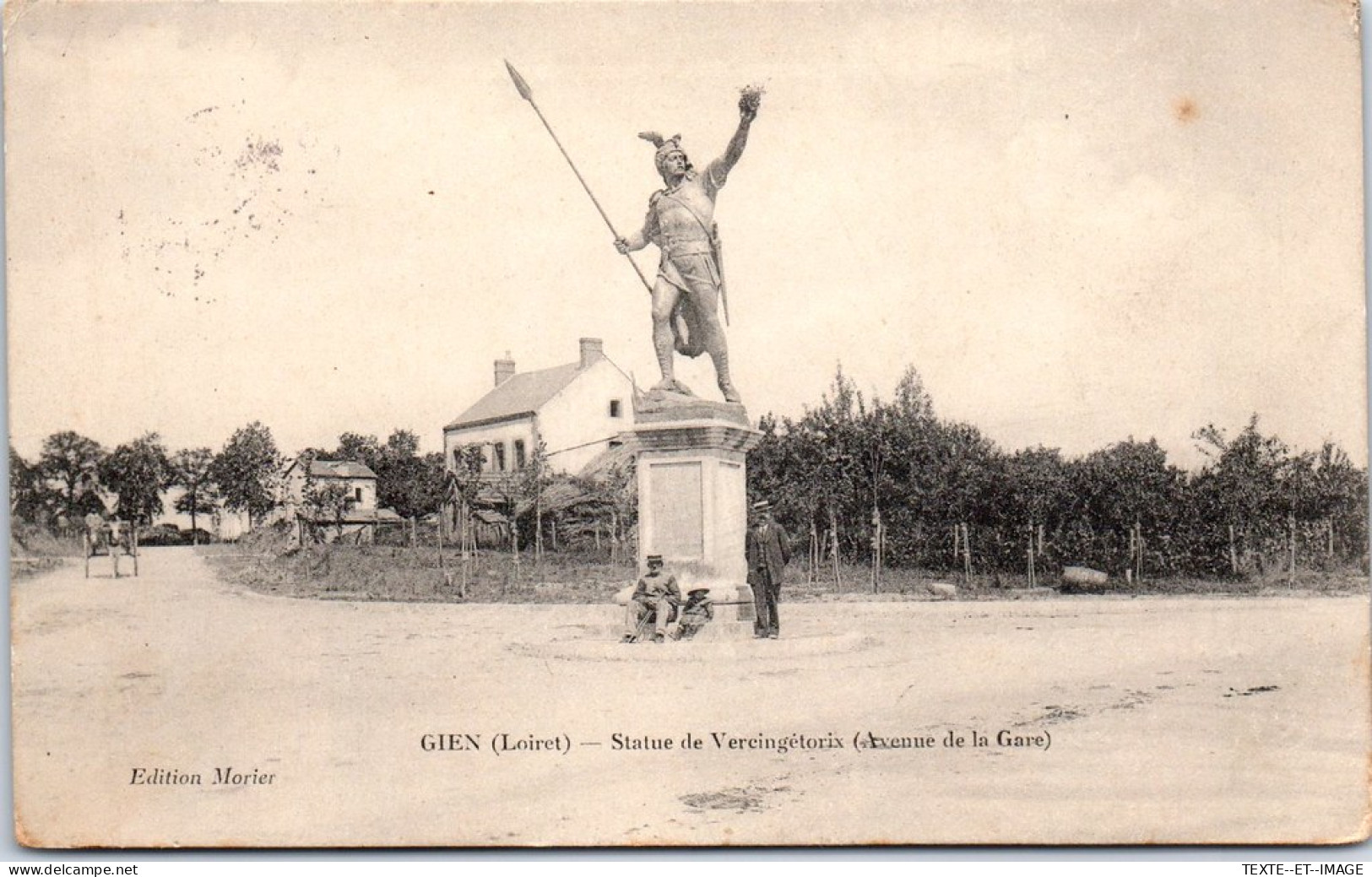 45 GIEN - Statue De Vercingetorix Avenue De La Gare  - Gien