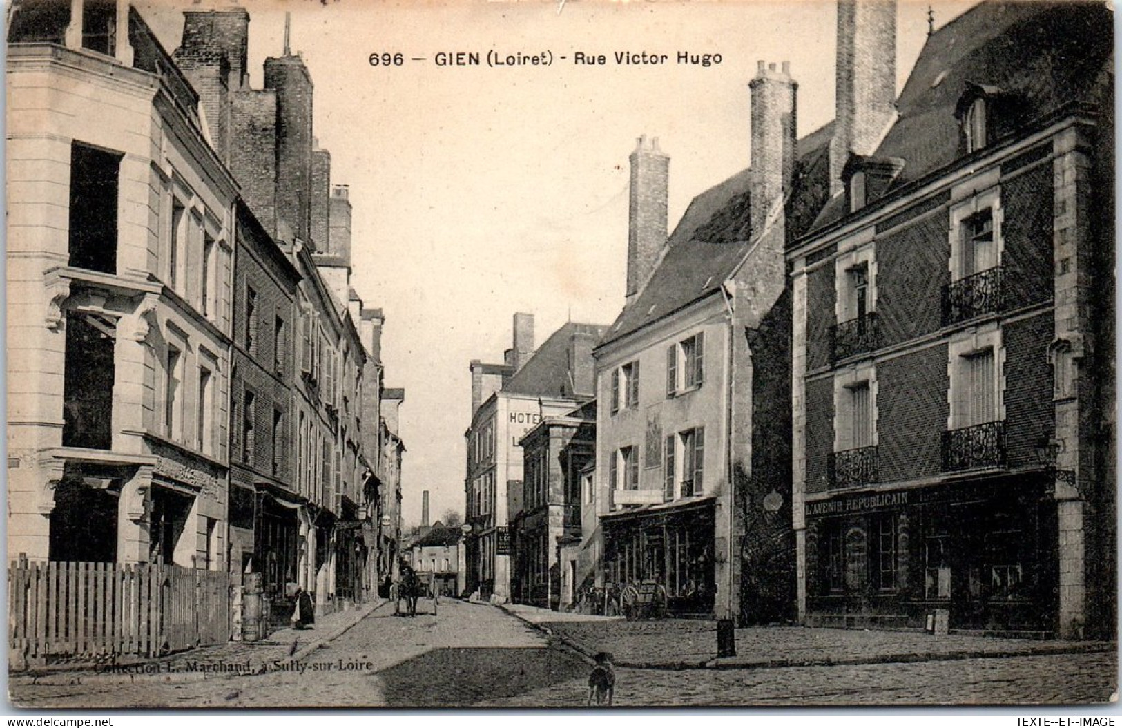 45 GIEN - Un Coin De La Rue Victor Hugo.  - Gien