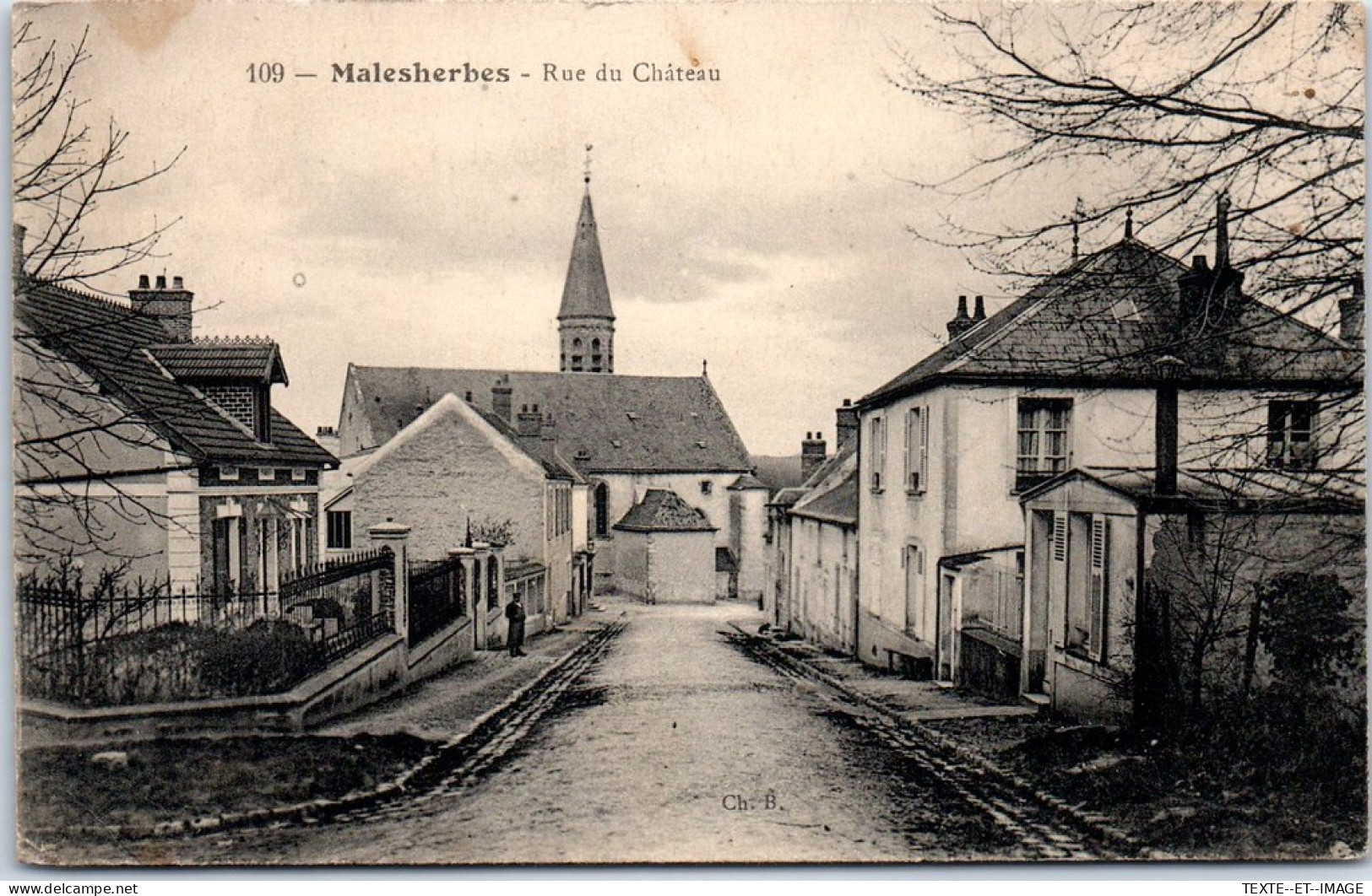 45 MALESHERBES - Vue De La Rue Du Chateau  - Malesherbes