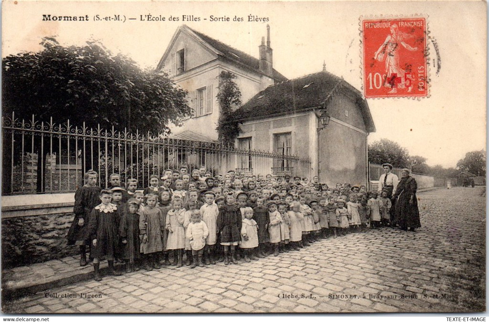 77 MORMANT - L'ecole Des Filles - Sortie Des Eleves.  - Mormant