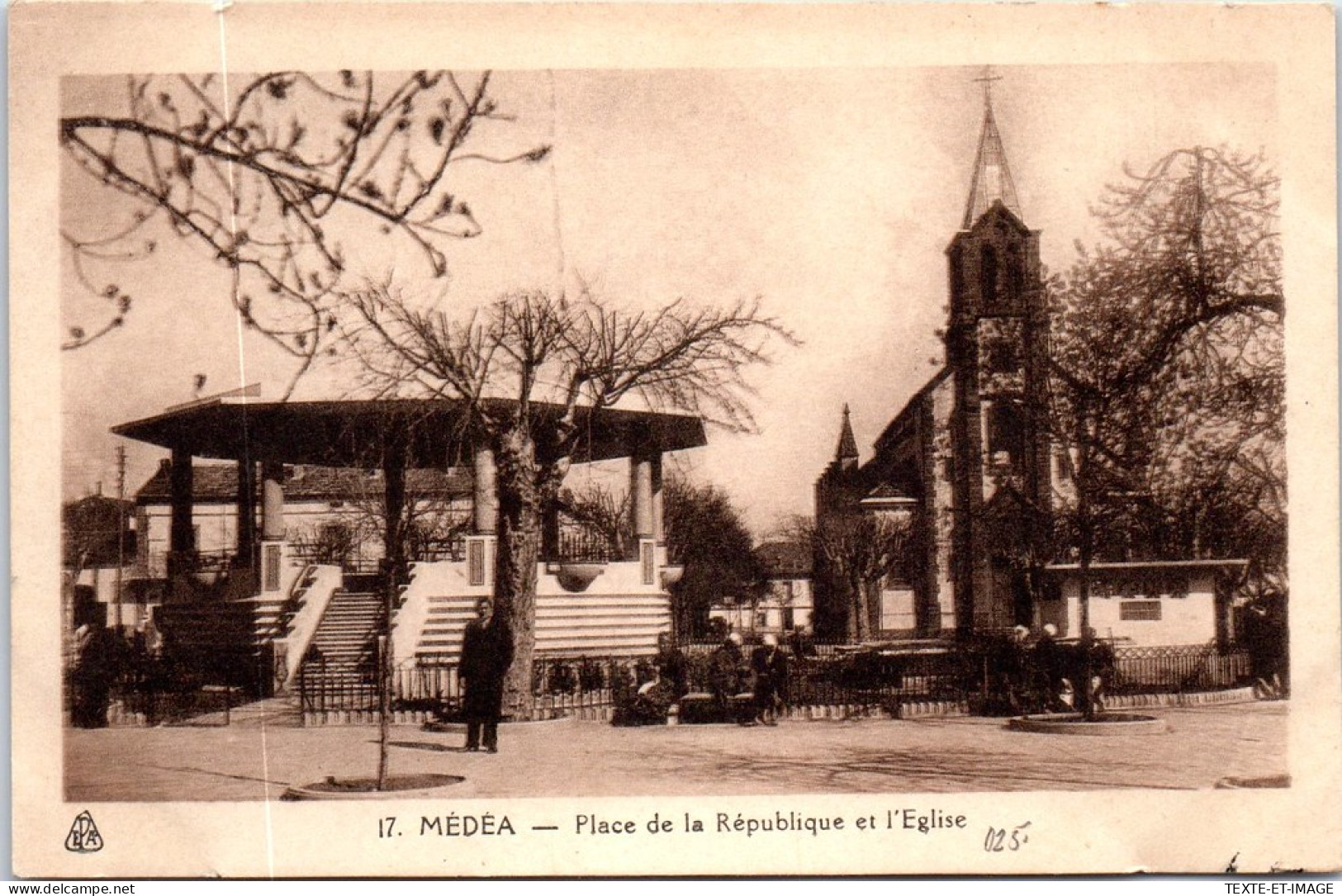 ALGERIE - MEDEA - Place De La Republique Et L'eglise. - Médéa