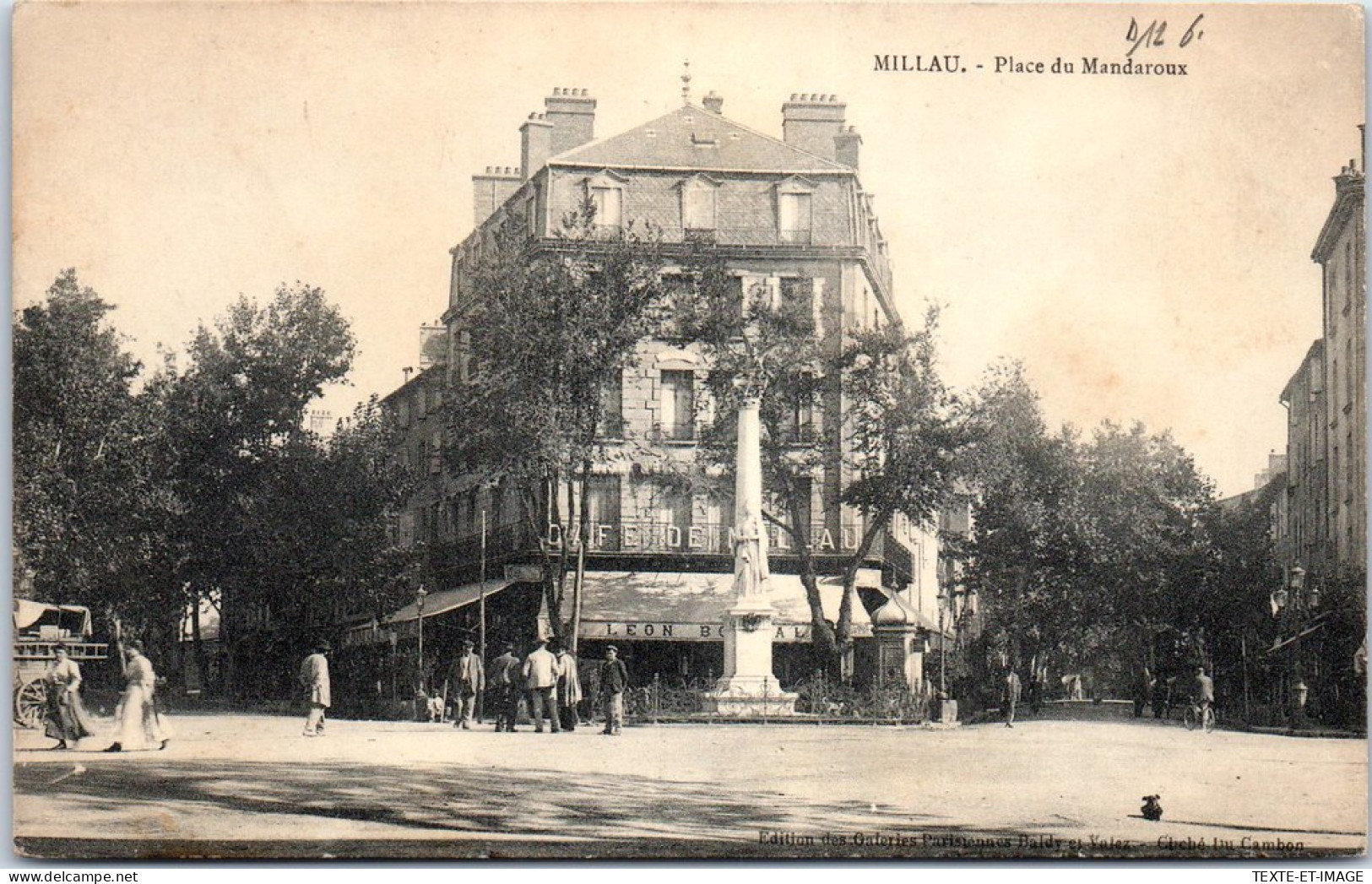 12 MILLAU - La Place Du Mandaroux  - Millau