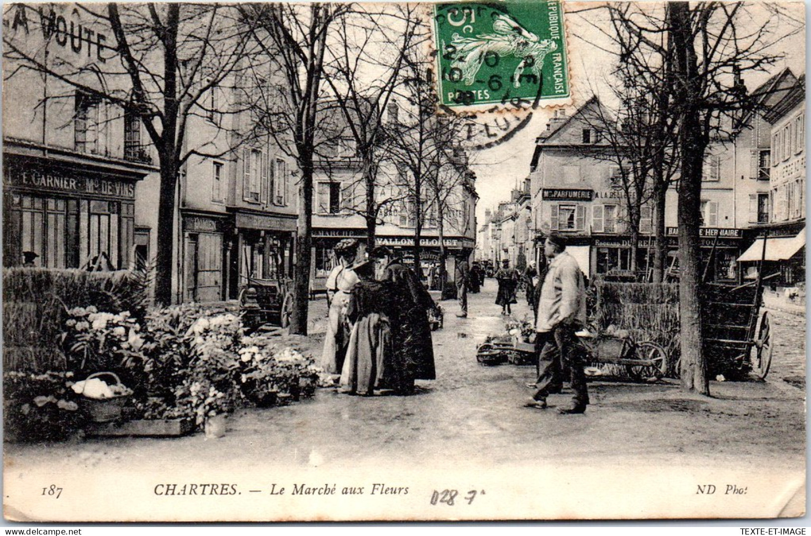28 CHARTRES - Le Marche Aux Fleurs.  - Chartres