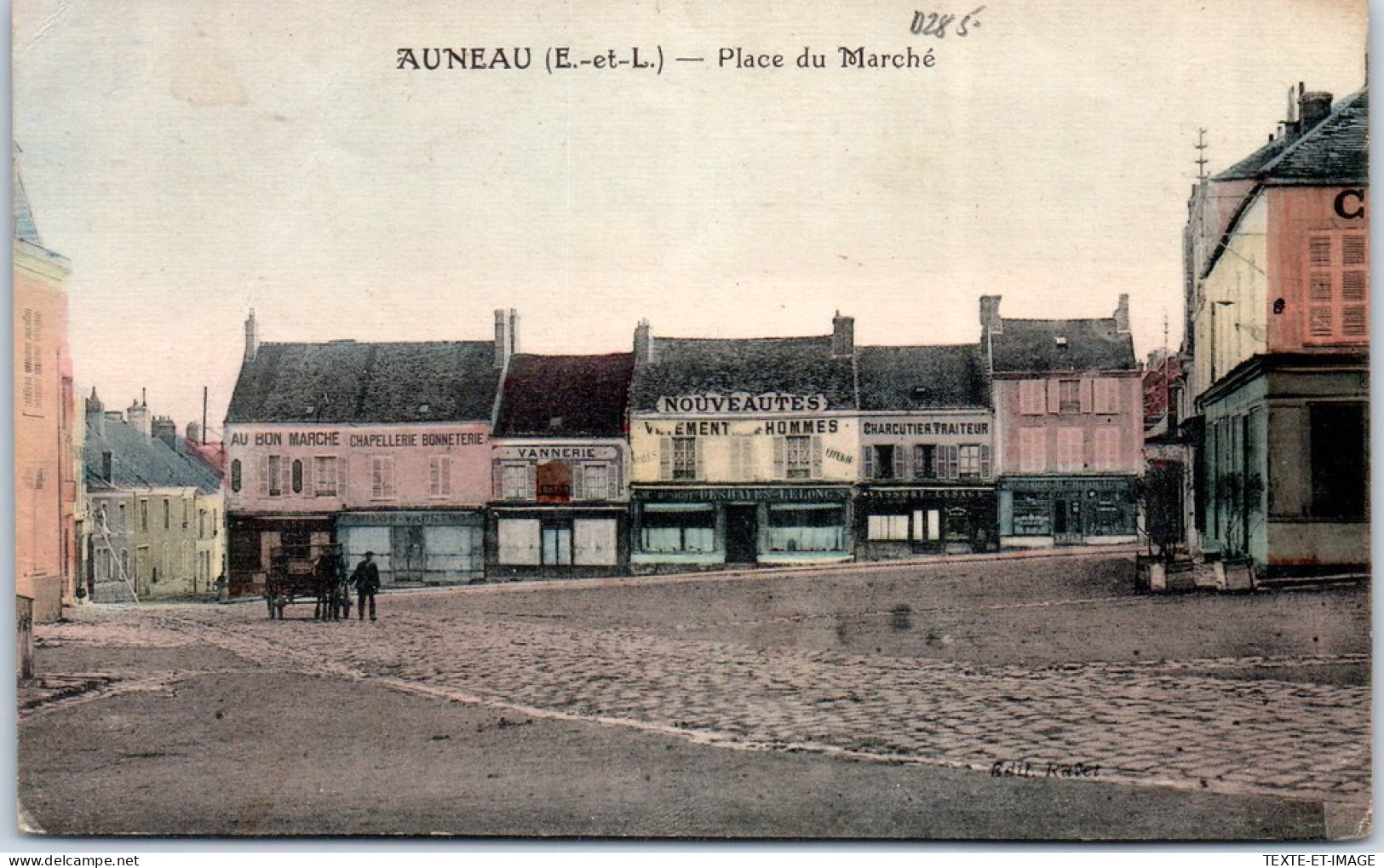 28 AUNEAU - La Place Du Marche. - Auneau