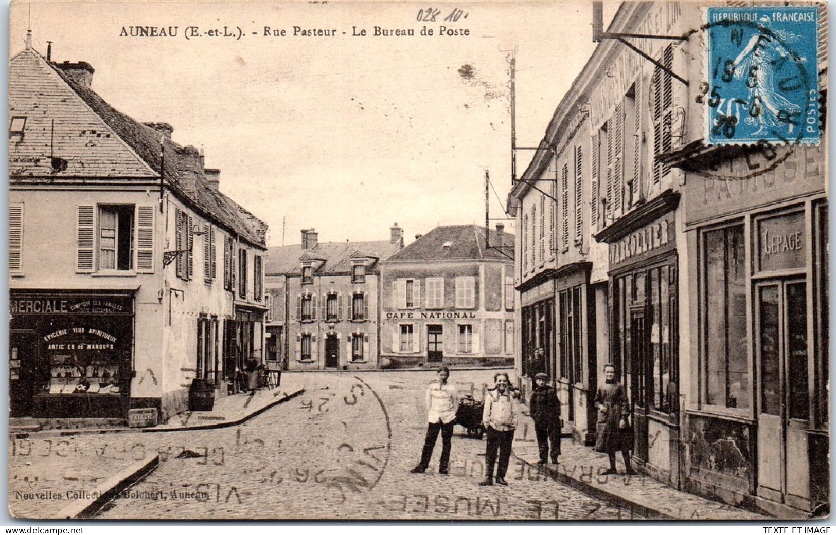 28 AUNEAU - La Rue Pasteur, Le Bureau De Poste. - Auneau