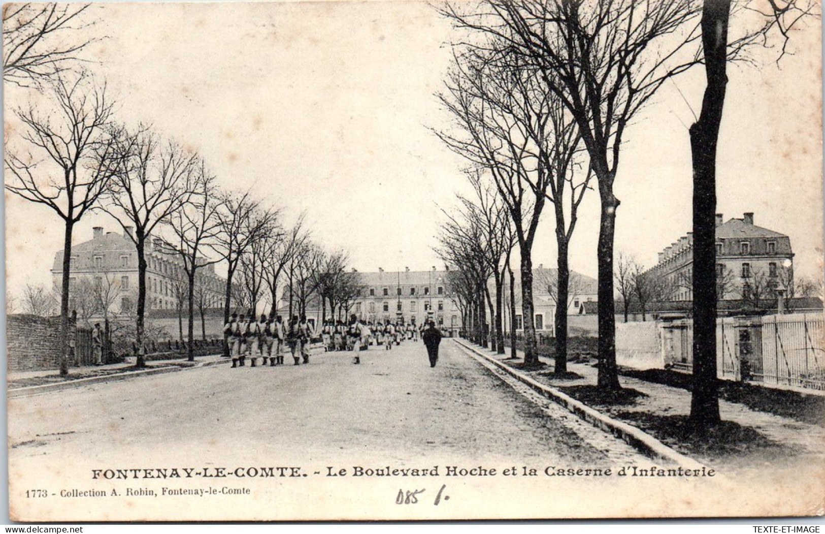 85 FONTENAY LE COMTE - Bld Hoche Et Caserne D'infanterie. - Fontenay Le Comte