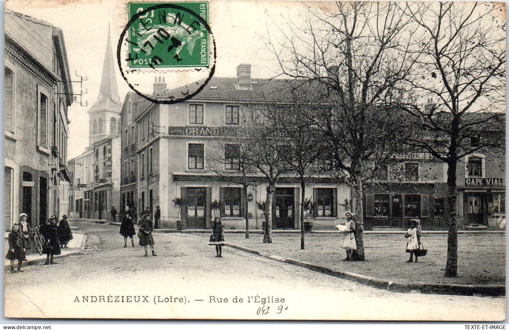 42 ANDREZIEUX - La Rue De L'eglise. - Andrézieux-Bouthéon