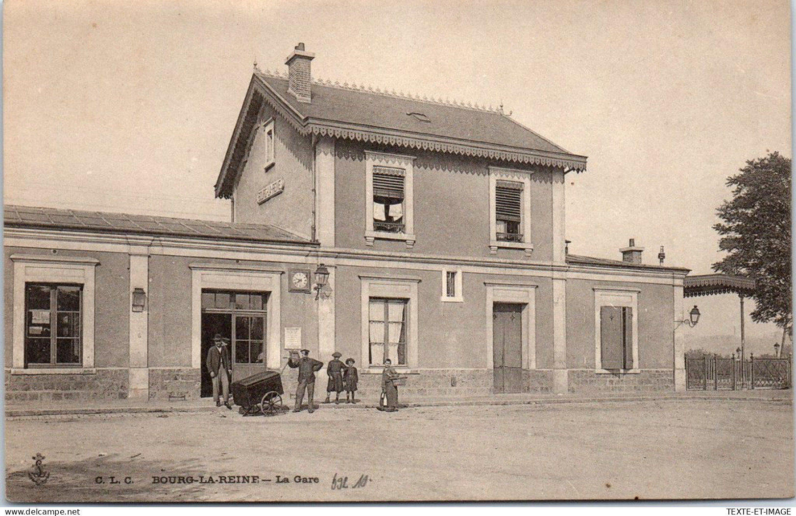 92 BOURG LA REINE - Vue De La Gare.  - Bourg La Reine