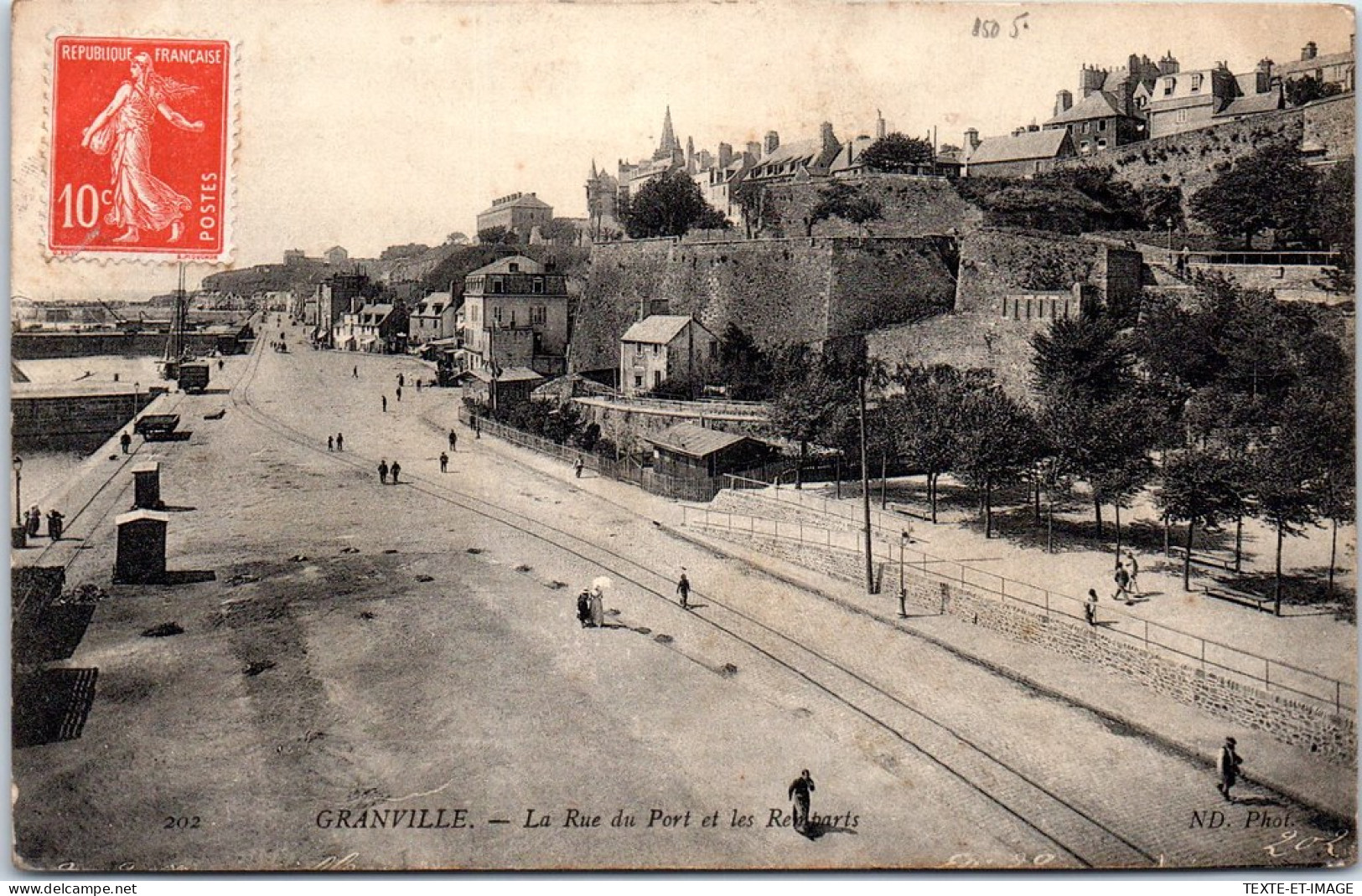 50 GRANVILLE - La Rue Du Port Et Les Remparts. - Granville