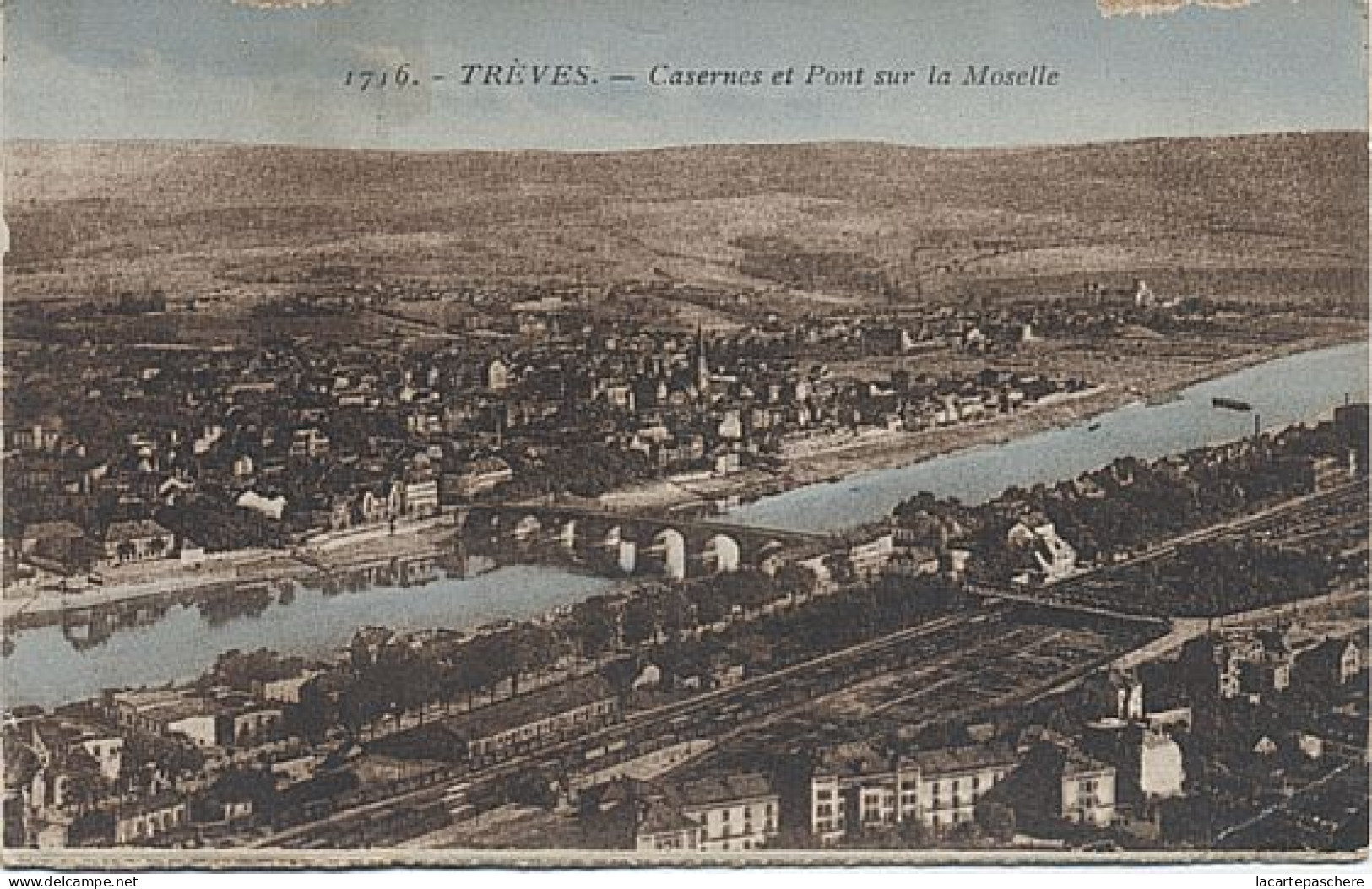 E1413 TRIER TREVES CASERNES ET PONT SUR LA MOSELLE - Trier