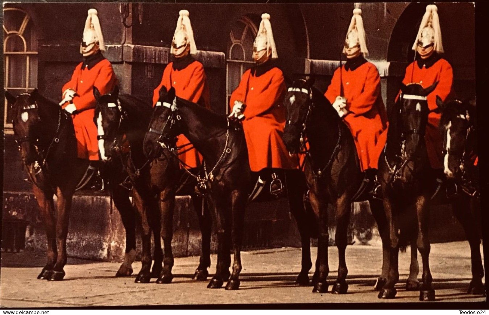 LONDON -LIFE GUARDS PARADE - Buckingham Palace