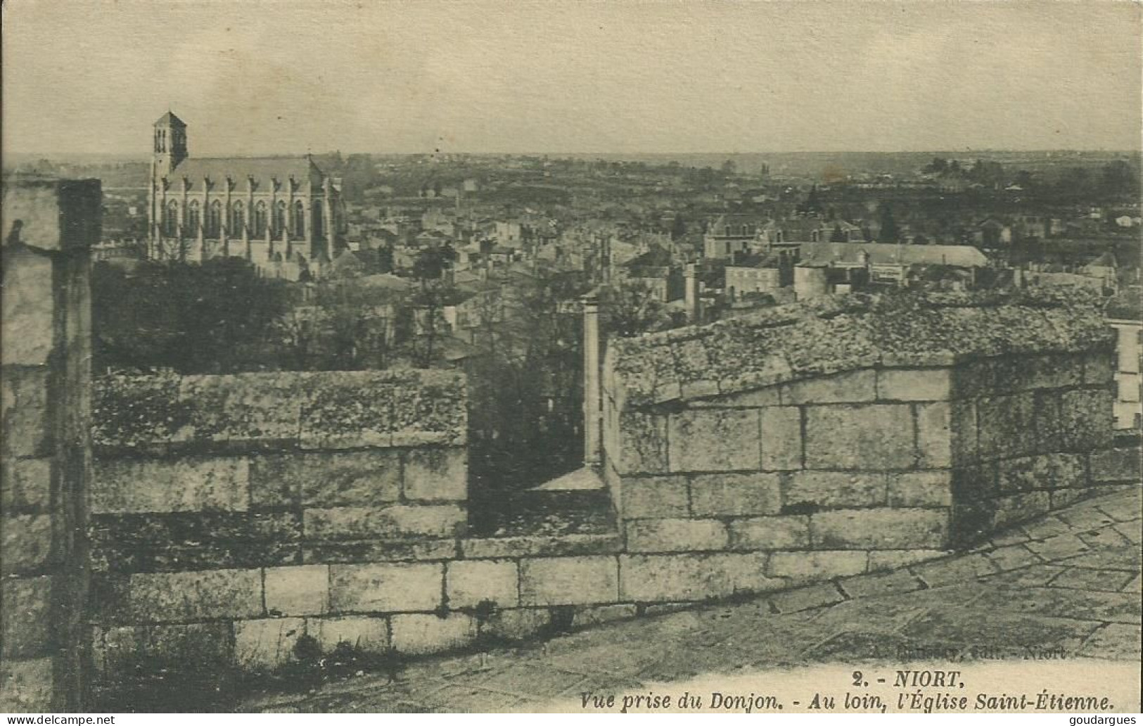 Niort - Vue Prise Du Donjon  - Au Loin, L'Eglise Saint-Etienne - (P) - Niort