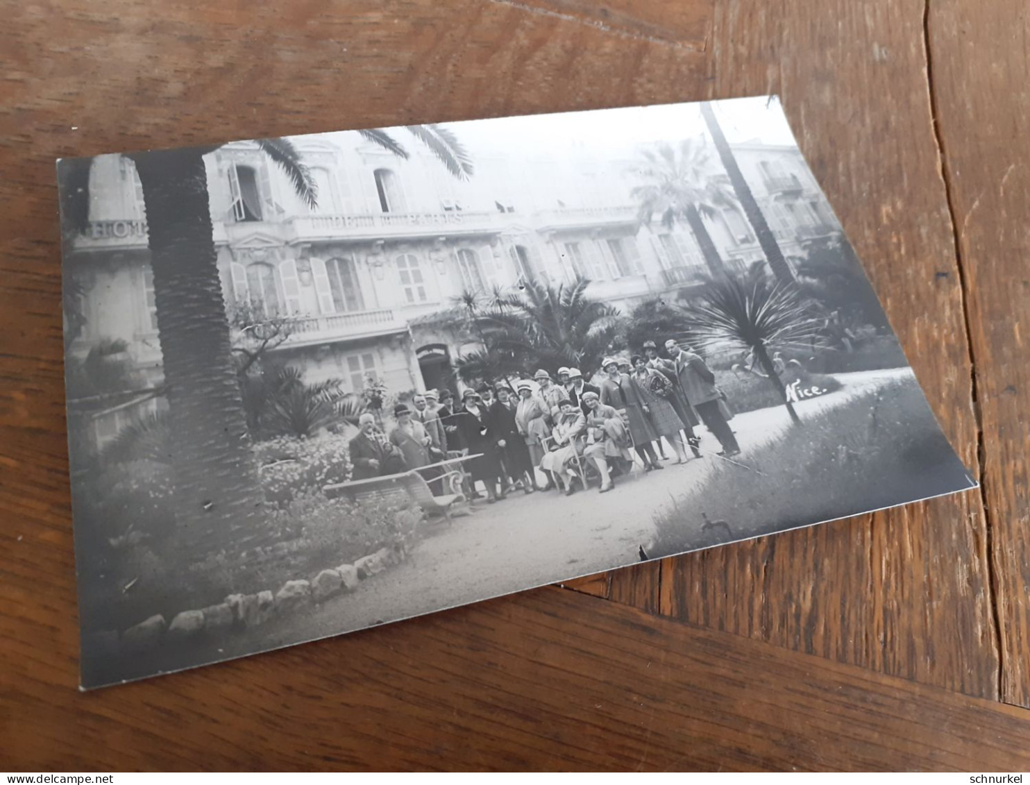 DEUTSCHE AUSFLUGSGESELLSCHAFT DAZUMAL - NICE - NIZZA - FRANKREICH - GRUPPE Vor HOTEL PALMEN In POSE - HUT MODE - Orte