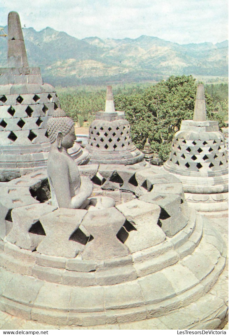 INDONESIE - Open Stupa With A Buddha Inside At Borobudur - Central Java - Indonesia - Carte Postale - Indonesia