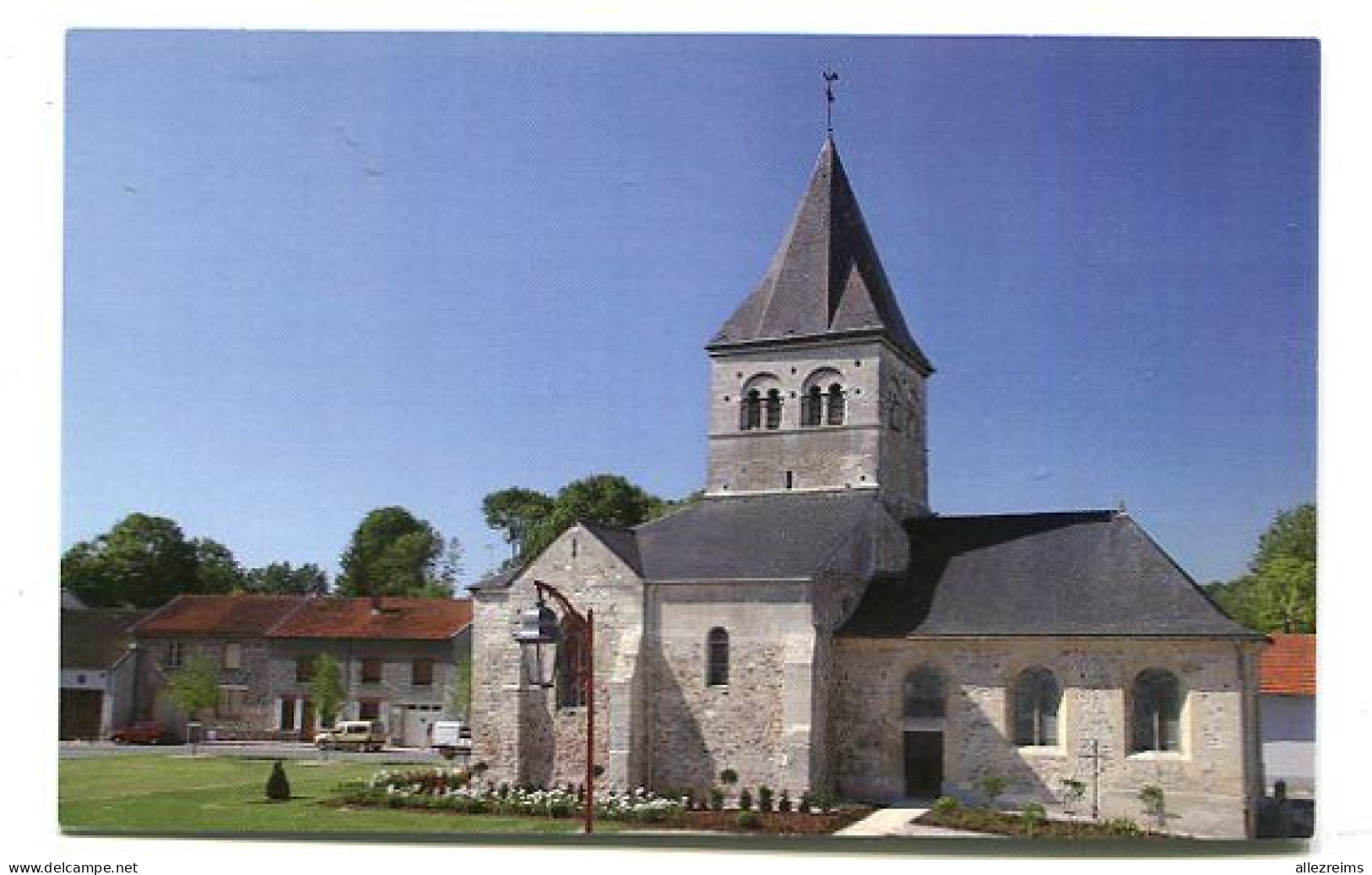 CPm  51  :  BAZANCOURT  église St Rémi       A    VOIR  !!!! - Sonstige & Ohne Zuordnung