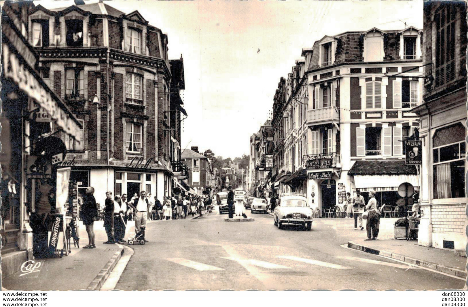 14 VILLIERS SUR MER RUE DE LA MER VERS L'HOTEL DE FRANCE CPSM - Villers Sur Mer